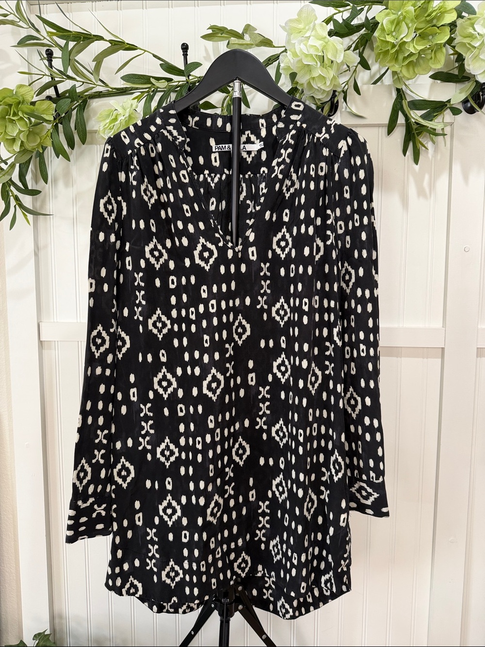 #945 PAM & GELA Black, White 100% SILK Geometric Aztec Tunic or Mini Dress RARE!